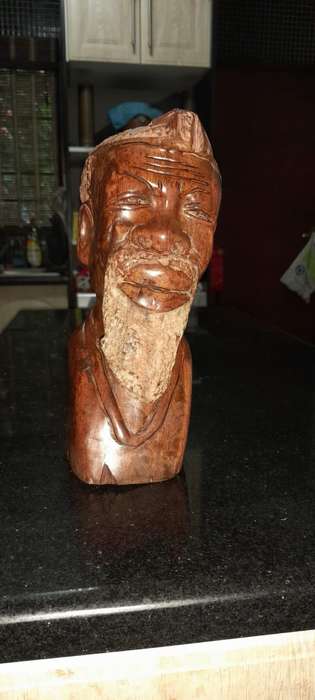 Vintage Hand Carved Wooden Folk Art Zulu Elder (26.5cm x 12cm x 15cm)