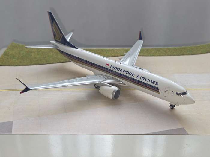 Singapore Airlines 1/200 737 max8 Diecast Model | JC Wings