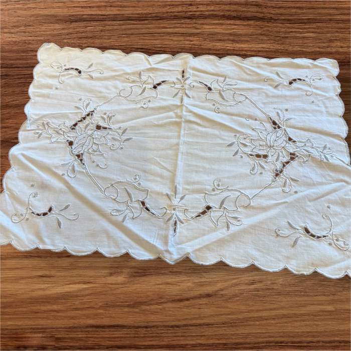 Tray cloth