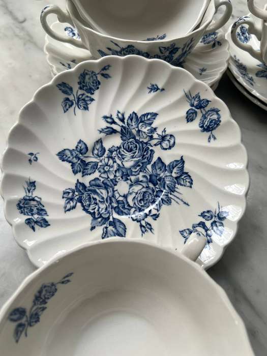 Johnson Brothers "Devon Sprays" x 6 soup bowls & saucers