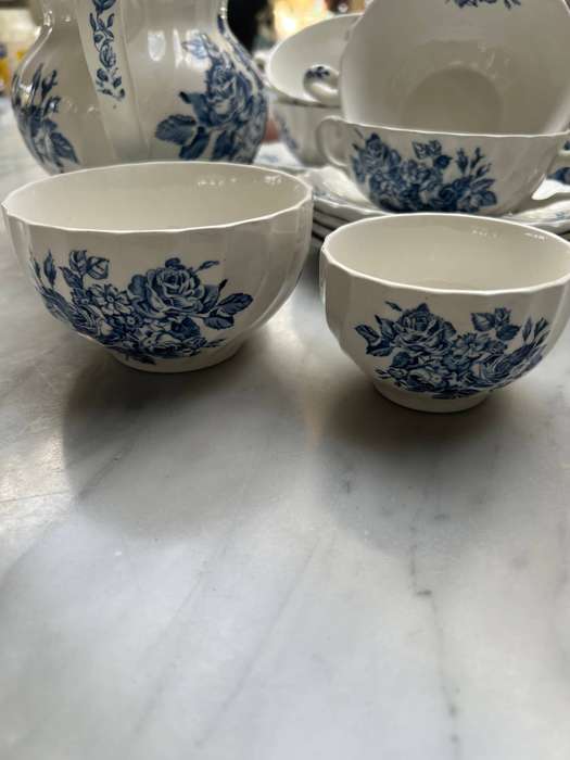 Johnson Brothers "Devon Sprays" large sugar bowl & small sugar bowl