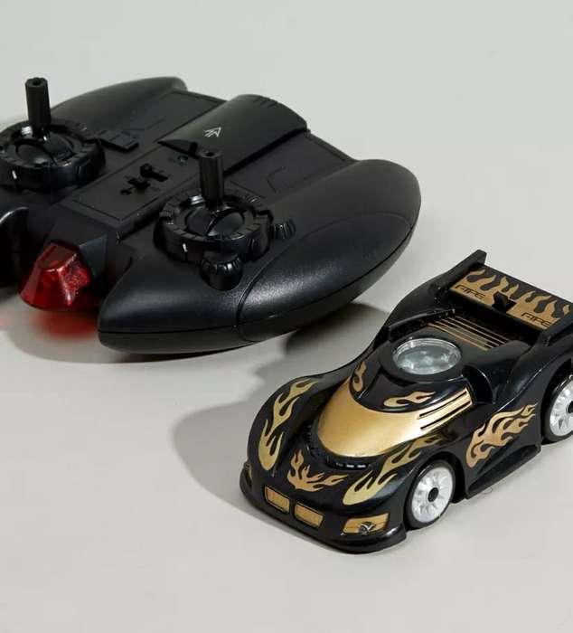 Remote Controlled Creeping Wall Toy Car Toy Climbing Car Toy Car with no battery