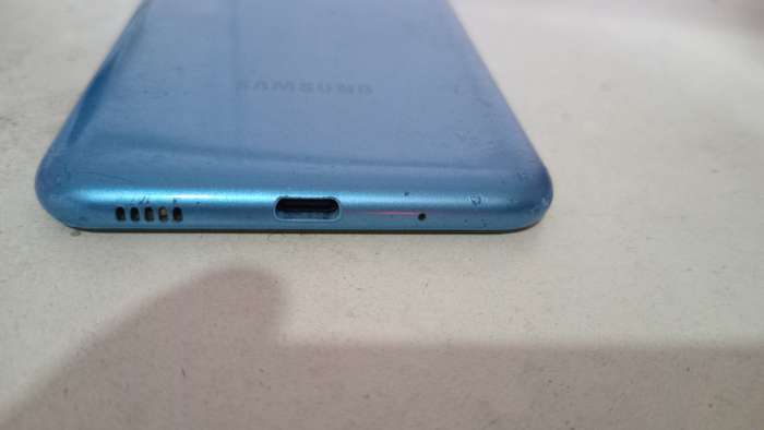 SMARTPHONE SAMSUNG GALAXY A11 WITH TRIPLE CAME INFINITY O DISPLAY, FINGERPRINT, VERY GOOD CONDITION