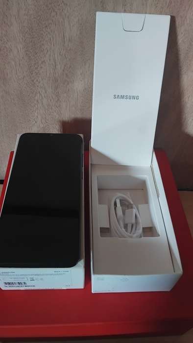 OPEN BOX,BRAND NEW SAMSUNG GALAXY A04E/BEAUTIFUL PICTURES AND HUGE BATTERY
