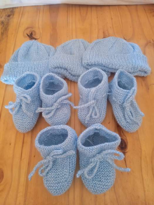 Knitted Baby booties and baby beanies for Sale for Newborn