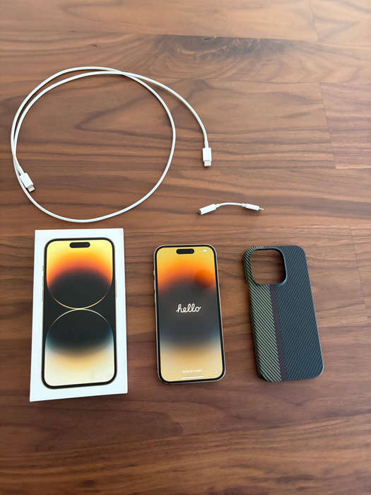 iPhone 14 Pro 256 GB Gold + Accessories
