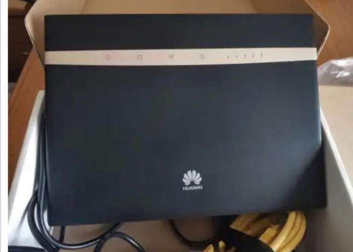 Huawei 4G/5G Router model B525s 65a (It take a SIM CARD) up to 64 users