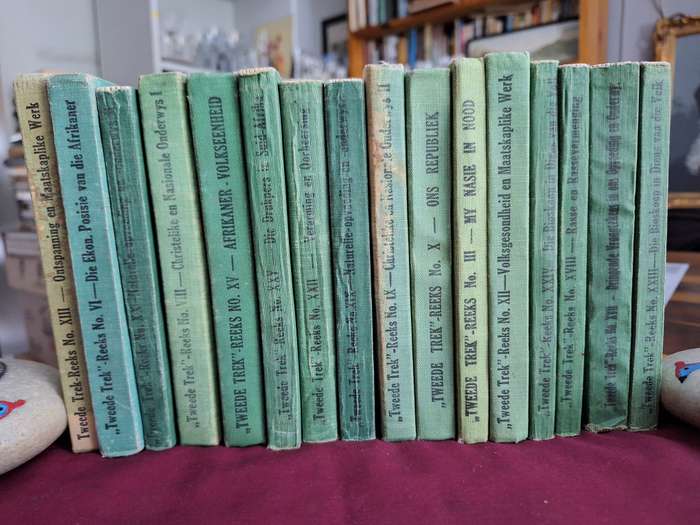 TWEEDE TREK-REEKS X 16 boeke- Verskillende akademiese. Afrikaans Teks