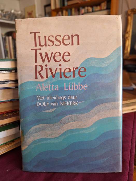 Tussen Twee Riviere - Aletta Lubbe - Met inleidings deur DOLF van NIEKERK - 1970 first edition.
