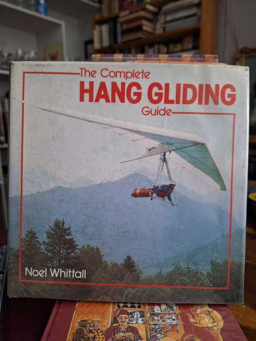 The Complete HANG GLIDING Guide - Noel Whittall-first edition 1984.
