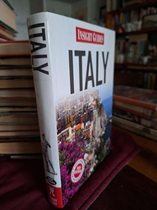 ITALY - Travel Guide - Insight Guides