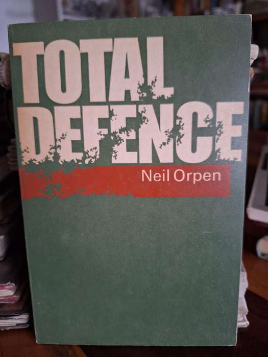 TOTAL DEFENCE - Neil Orpen. 1967. The role of the commandos inin the armed forces of SA.