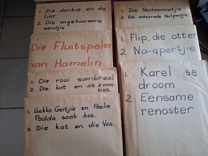 BOLLIE TYDSKRIF KINDERVERHALE in koeverte as stories vir kinders/ 24 stories gekarteer. UNIEK