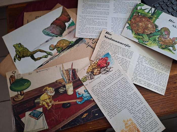 BOLLIE TYDSKRIF KINDERVERHALE in koeverte as stories vir kinders/ 24 stories gekarteer. UNIEK