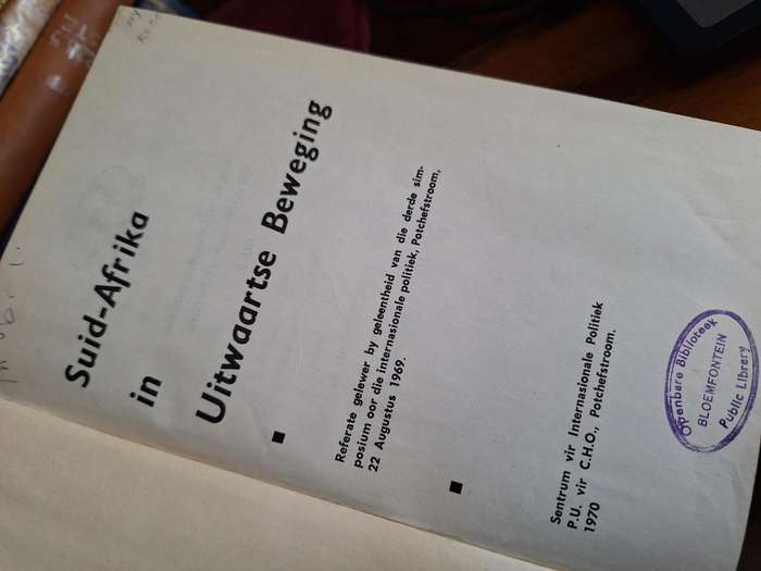 Suid-Afrika in Uitwaartse Beweging - Hardcover - No 6. 1970