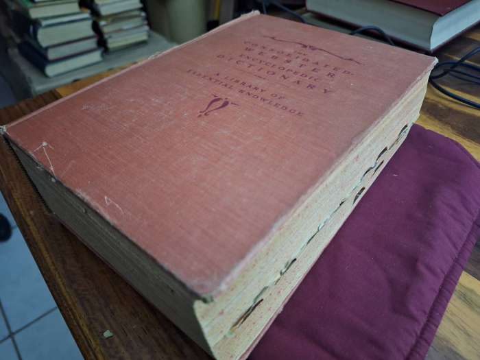 THE CONSOLIDATED WEBSTER ENCYCLOPEDIC DICTIONARY 1947