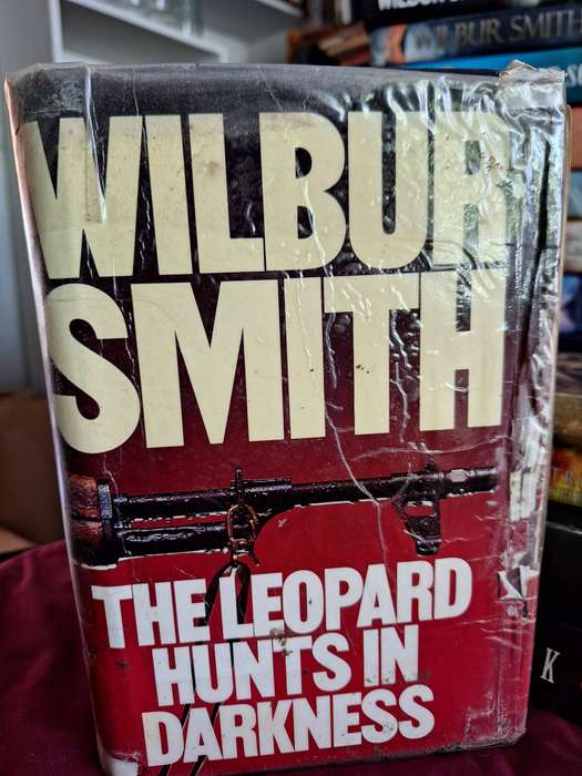 WILBUR SMITH Ensemble of 4/the leopard hunts in darkness,gold mine,the truimph of the sun,cry wolf