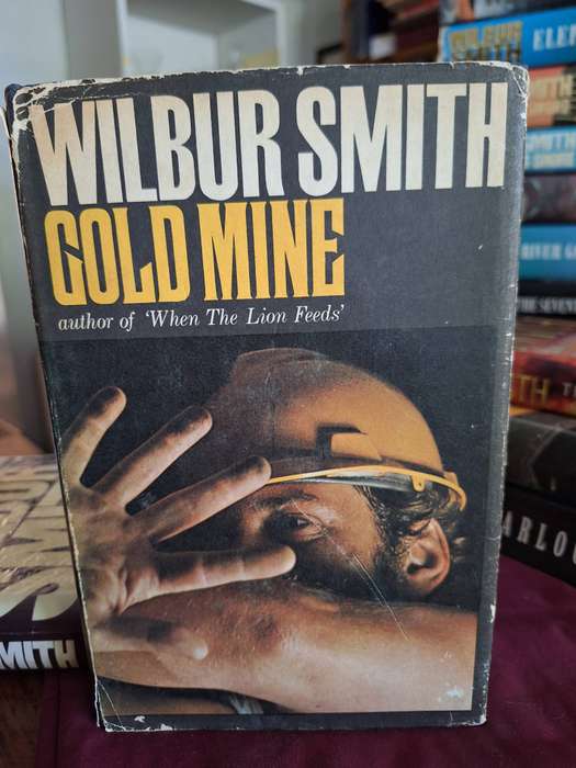 WILBUR SMITH Ensemble of 4/the leopard hunts in darkness,gold mine,the truimph of the sun,cry wolf