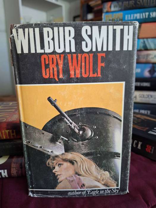 WILBUR SMITH Ensemble of 4/the leopard hunts in darkness,gold mine,the truimph of the sun,cry wolf