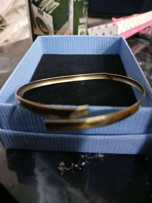 9ct gold womans bangle
