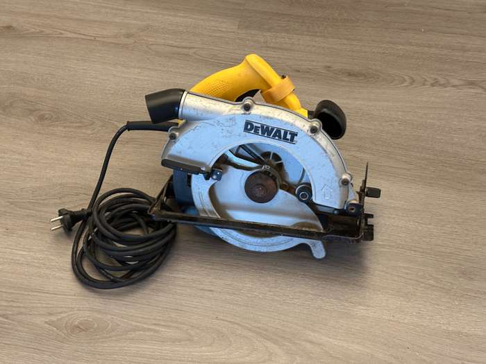 DEWALT Circular Saw