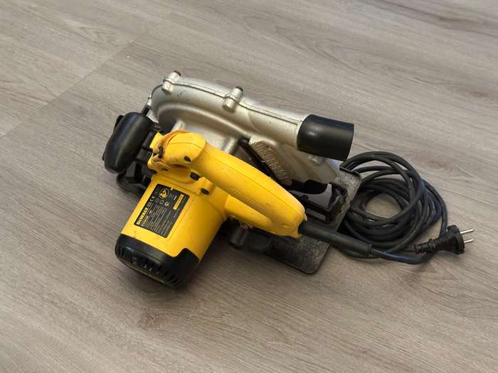 DEWALT Circular Saw
