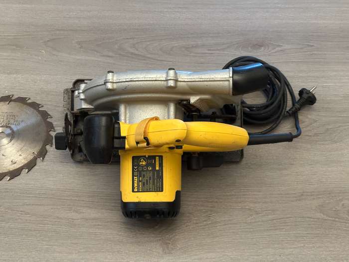 DEWALT Circular Saw