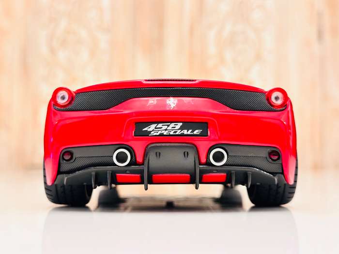 FERRARI Signature Series 458 Speciale 1:18 Model Collectable in Original Box