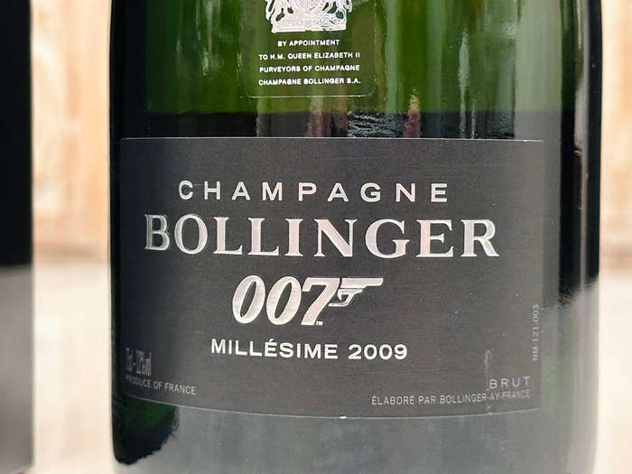 Bollinger Vintage 2009 Limited 007 Edition in Exclusive Cooler Display Case