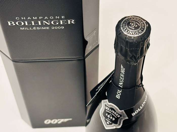 Bollinger Vintage 2009 Limited 007 Edition in Exclusive Cooler Display Case