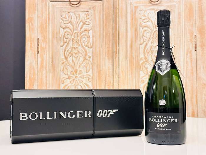 Bollinger Vintage 2009 Limited 007 Edition in Exclusive Cooler Display Case
