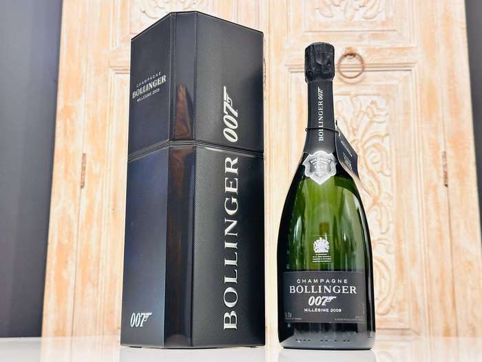 Bollinger Vintage 2009 Limited 007 Edition in Exclusive Cooler Display Case