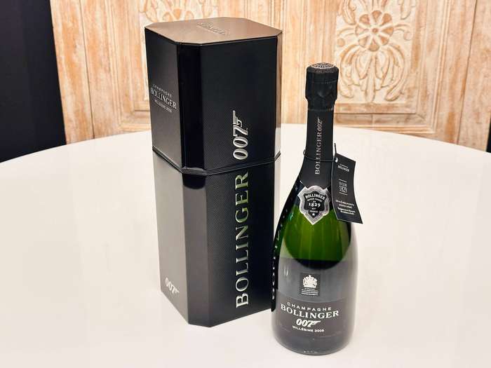 Bollinger Vintage 2009 Limited 007 Edition in Exclusive Cooler Display Case