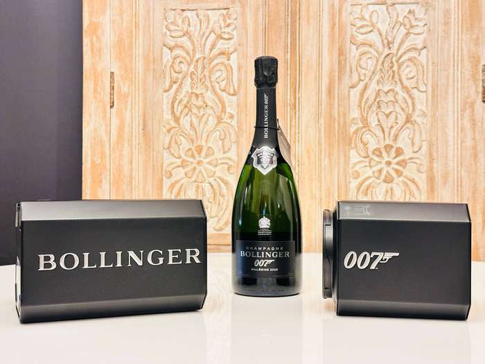 Bollinger Vintage 2009 Limited 007 Edition in Exclusive Cooler Display Case