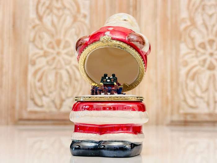 Vintage Exquisite Musical Santa with Rotating Christmas Scene