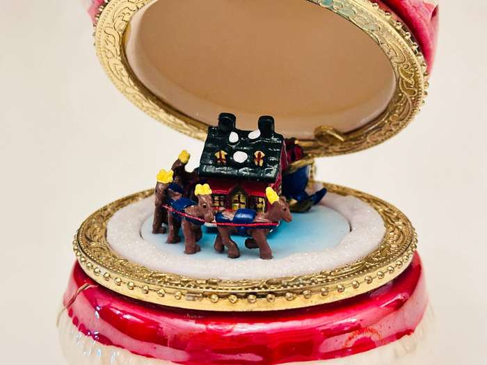 Vintage Exquisite Musical Santa with Rotating Christmas Scene