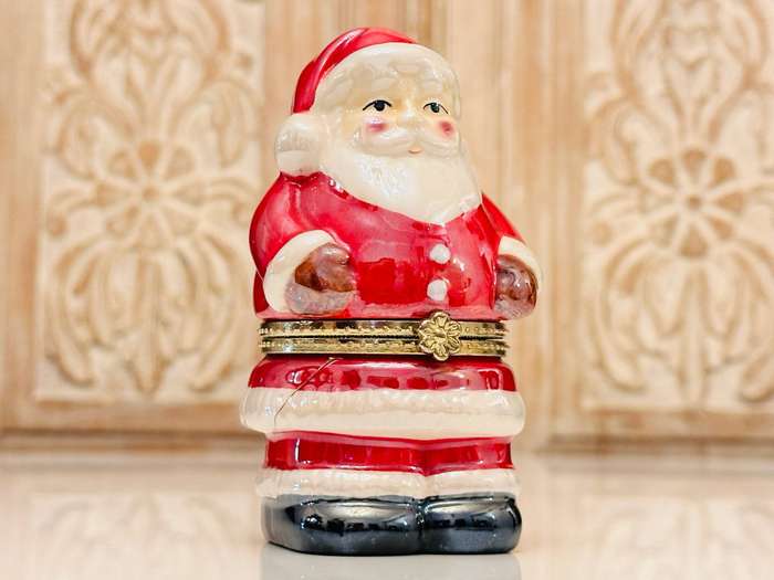 Vintage Exquisite Musical Santa with Rotating Christmas Scene