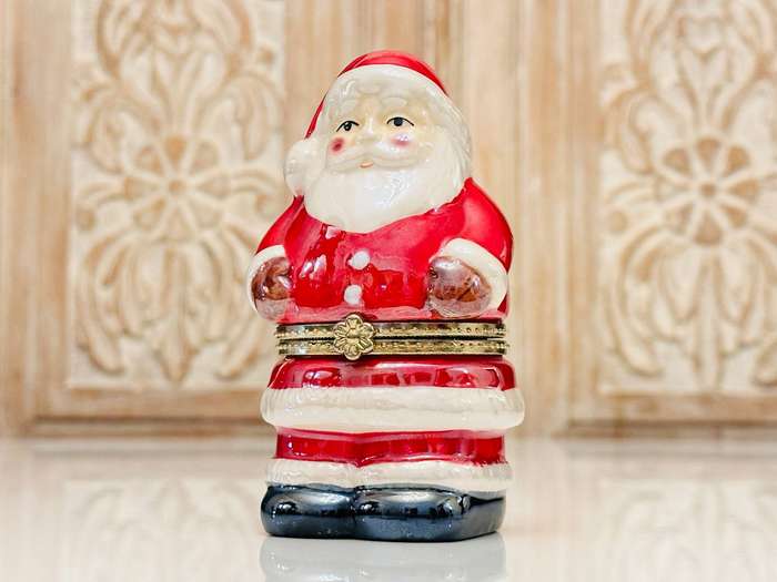 Vintage Exquisite Musical Santa with Rotating Christmas Scene