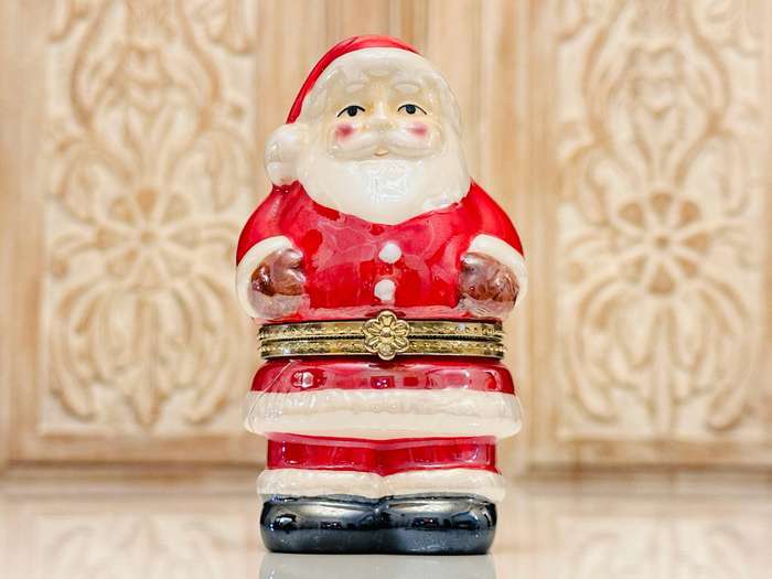 Vintage Exquisite Musical Santa with Rotating Christmas Scene