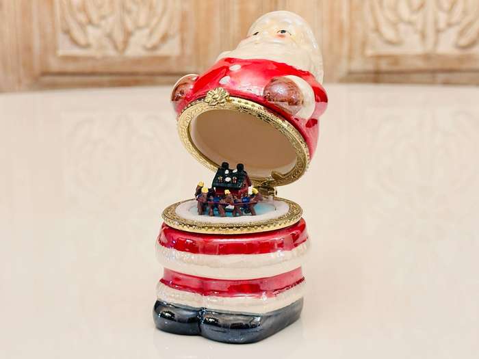 Vintage Exquisite Musical Santa with Rotating Christmas Scene