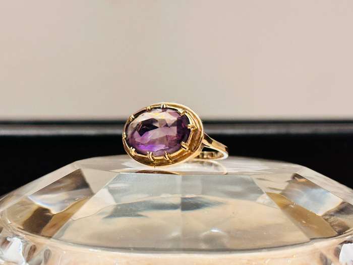 Vintage 9ct Gold Oval Amethyst Statement Ring