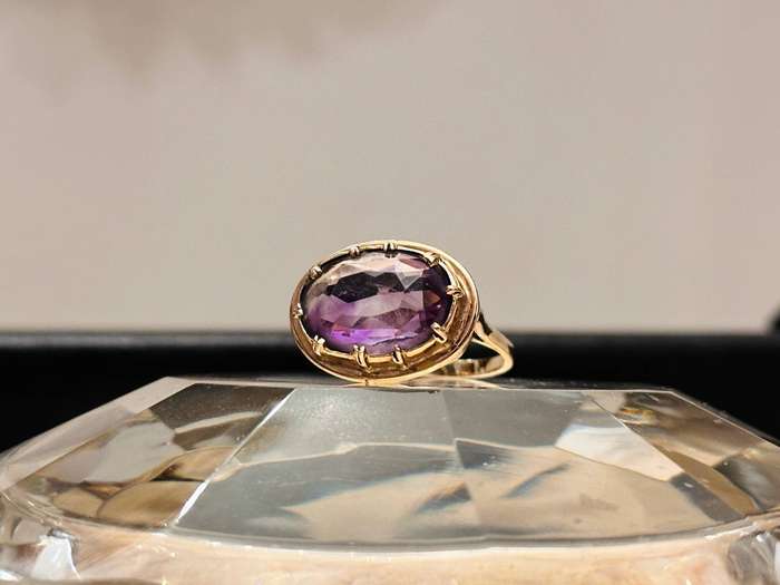 Vintage 9ct Gold Oval Amethyst Statement Ring