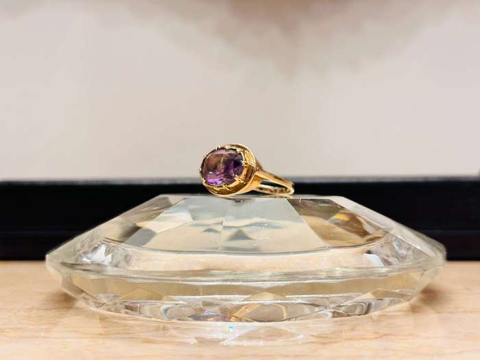 Vintage 9ct Gold Oval Amethyst Statement Ring