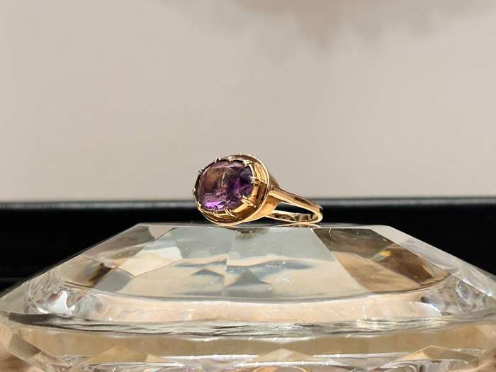 Vintage 9ct Gold Oval Amethyst Statement Ring