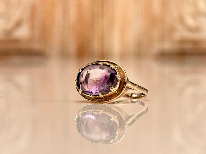 Vintage 9ct Gold Oval Amethyst Statement Ring