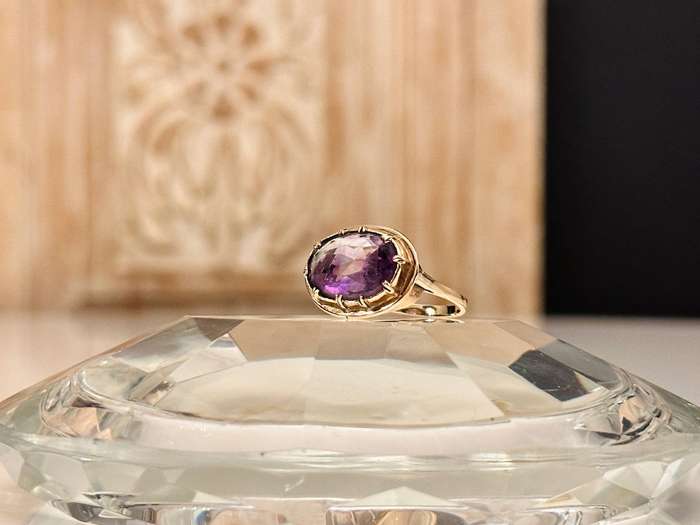 Vintage 9ct Gold Oval Amethyst Statement Ring