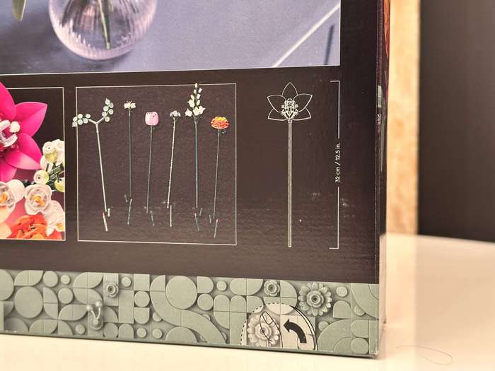 LEGO Botanicals Pretty Pink Flower Bouquet Set with Original Box