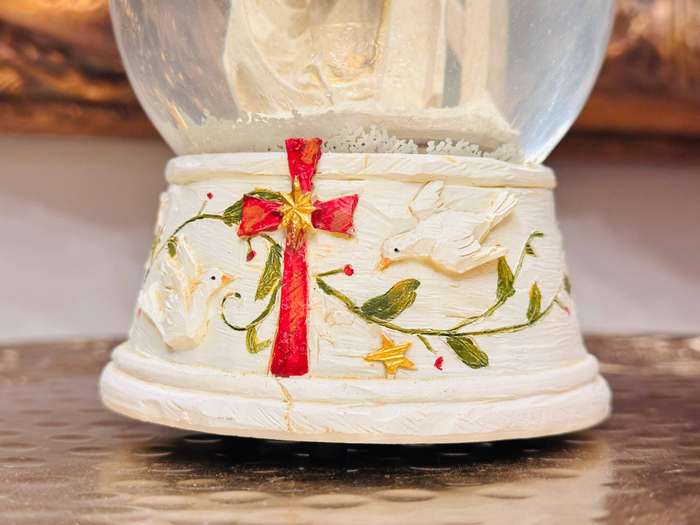 Exquisite Vintage Musical Wind up Large Snow Globe