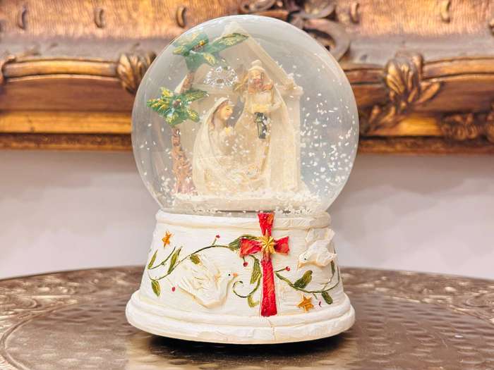 Exquisite Vintage Musical Wind up Large Snow Globe