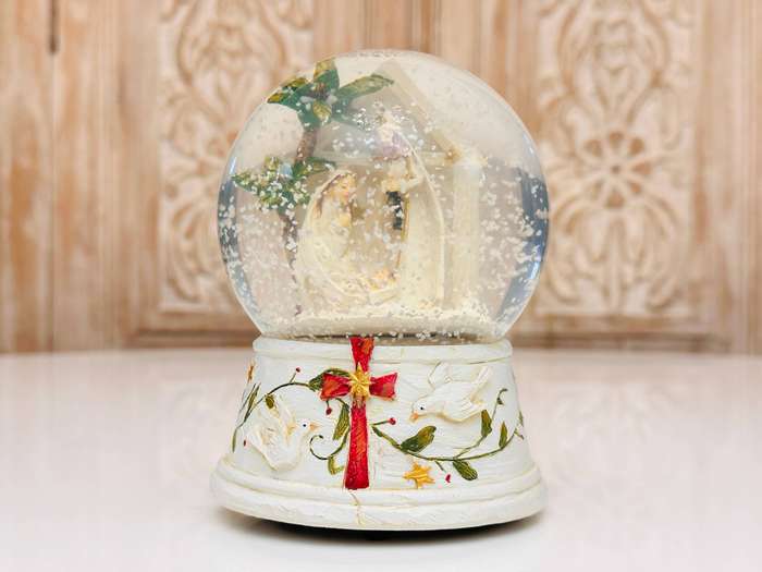 Exquisite Vintage Musical Wind up Large Snow Globe